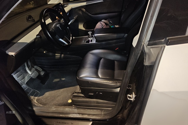 Tesla Model Y 2023 immagine di auto #17