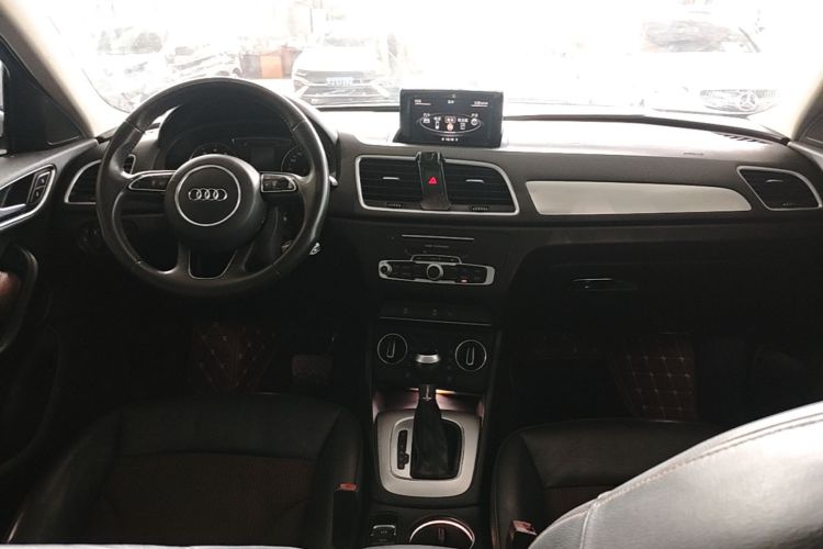 Audi Q3 2019 immagine di auto #10