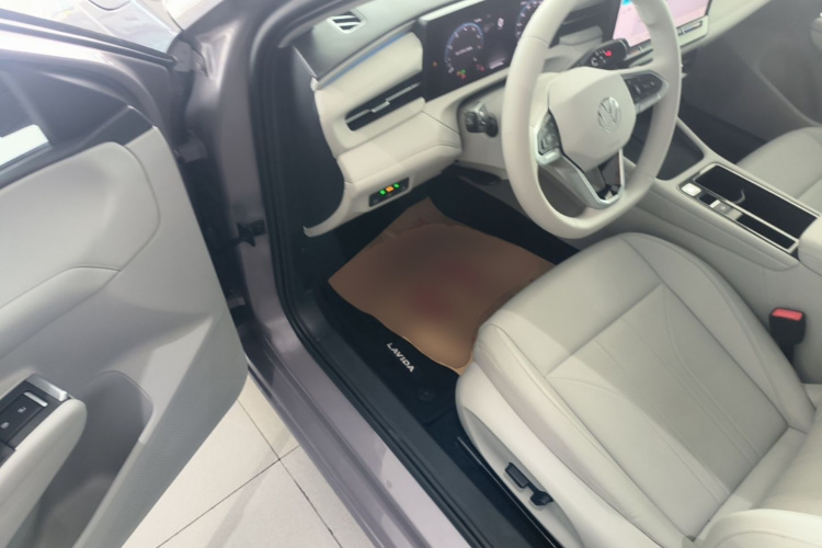 2025 car image #16
