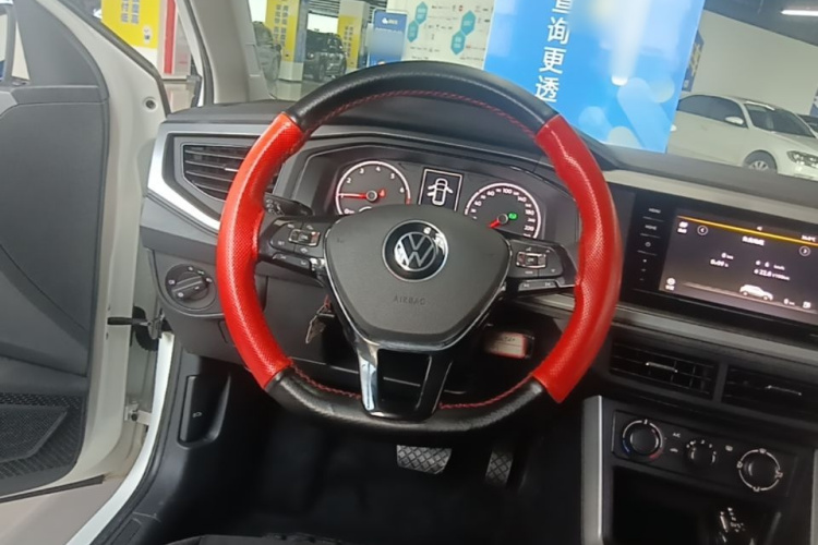 Volkswagen Polo 2022 car image #11