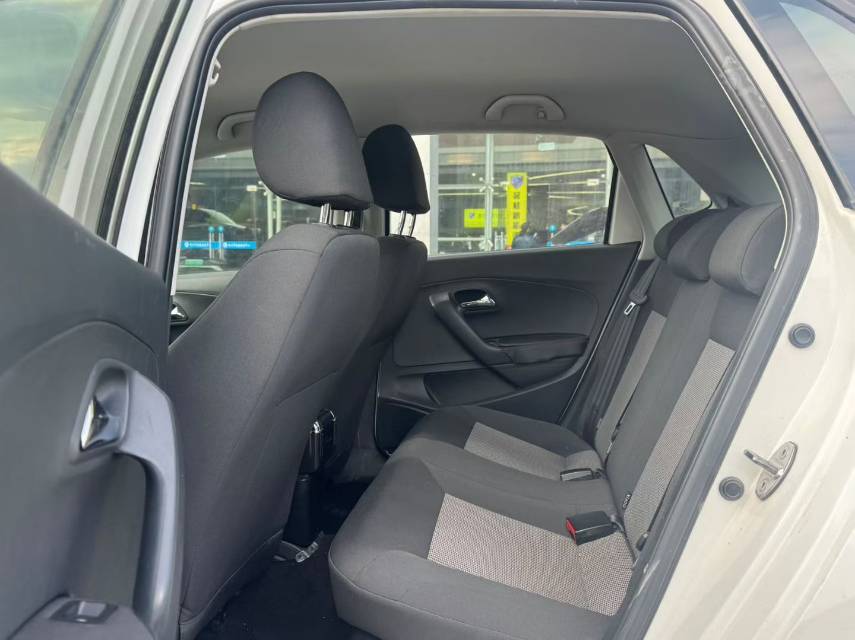 Volkswagen Polo 2016 car image #8