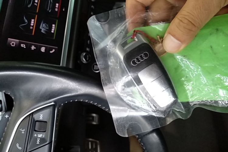 Audi Q3 2021 car image #9
