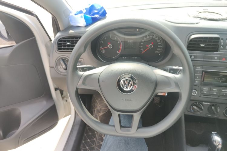 Volkswagen Polo 2018 car image #11