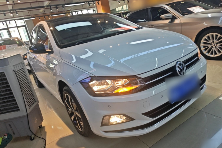 Volkswagen Polo 2020 car image #4