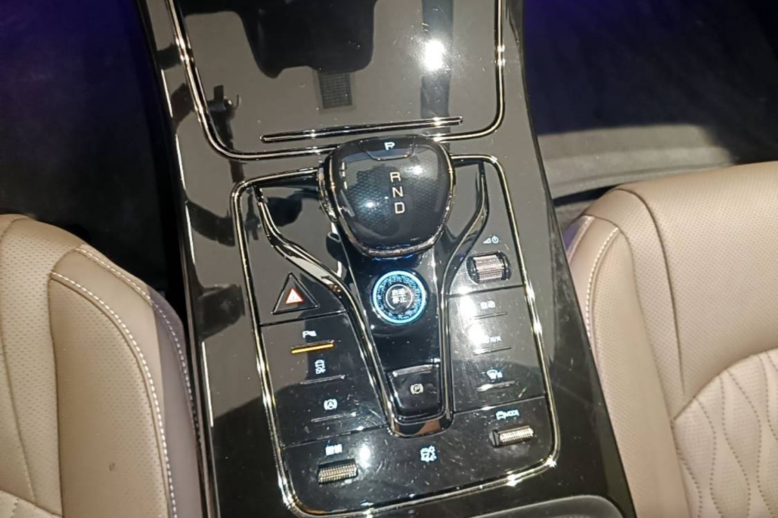 BYD Han 2024 #20 BYD Han 2024 صورة سيارة #20