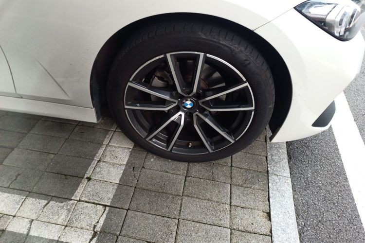 BMW 3 Series 2024 immagine di auto #6
