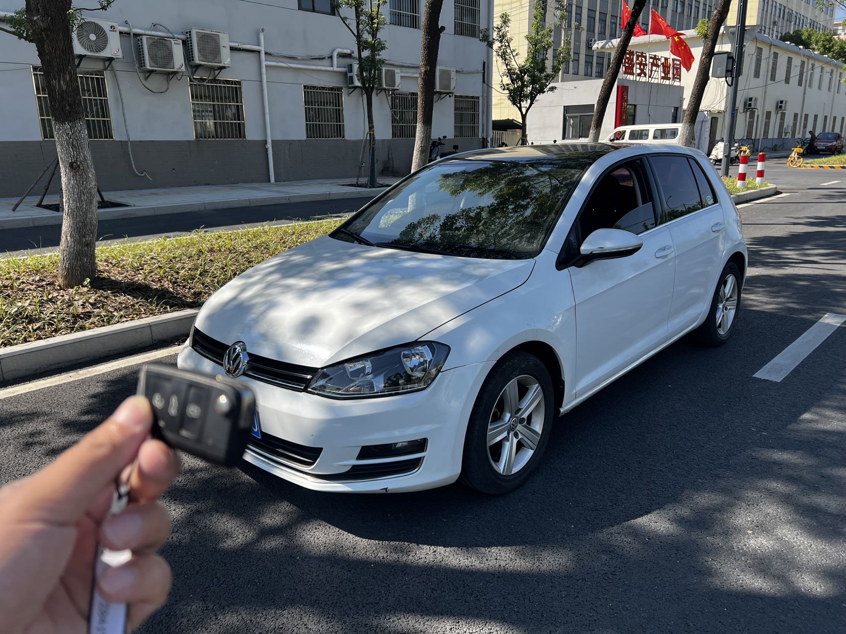 Volkswagen Golf 2016 Volkswagen Golf 2016 car image