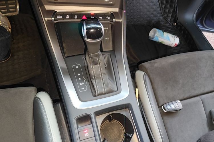 Audi Q3 2022 car image #14