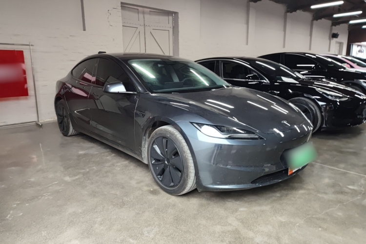 Tesla Model 3 2025 car image #4