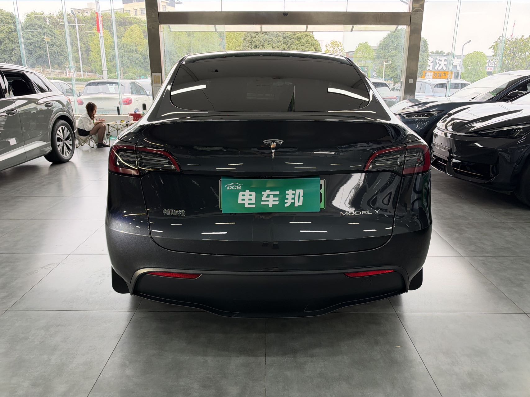 Tesla Model Y 2024 car image #8