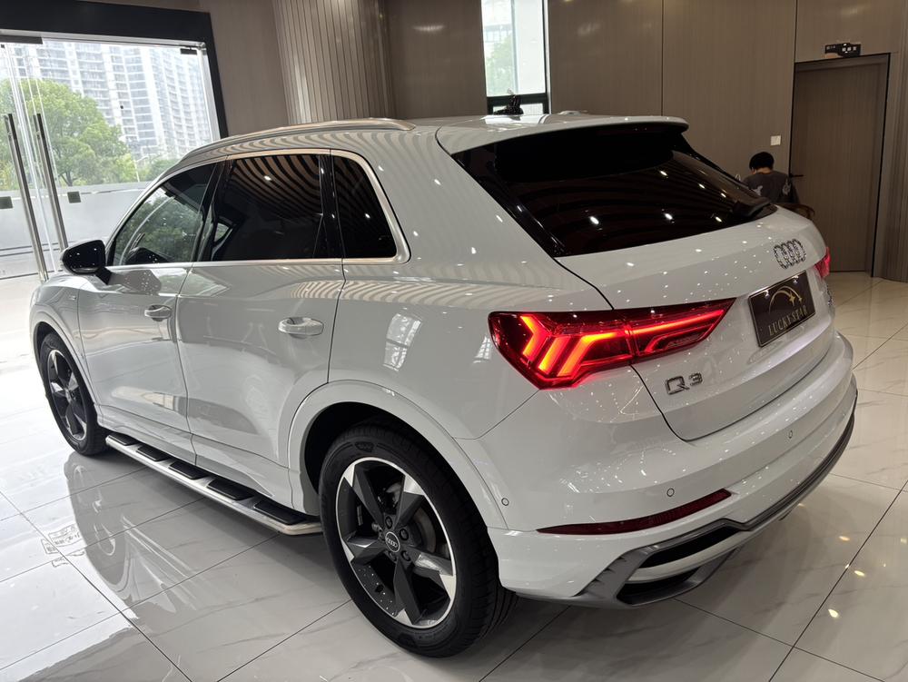 Audi Q3 2022 car image #5