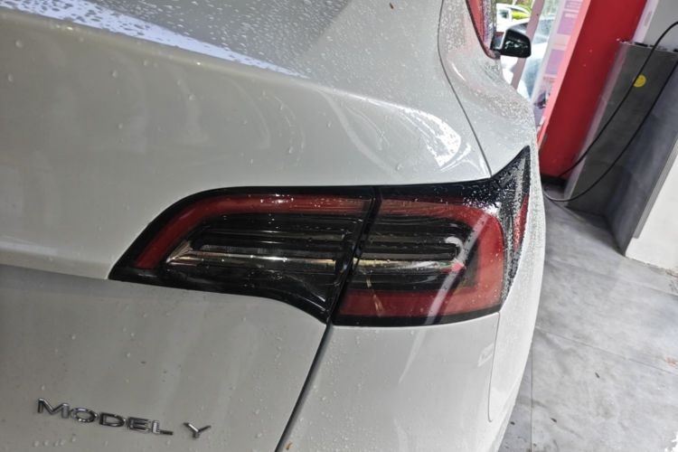 Tesla Model Y 2023 #8 Tesla Model Y 2023 car image #8