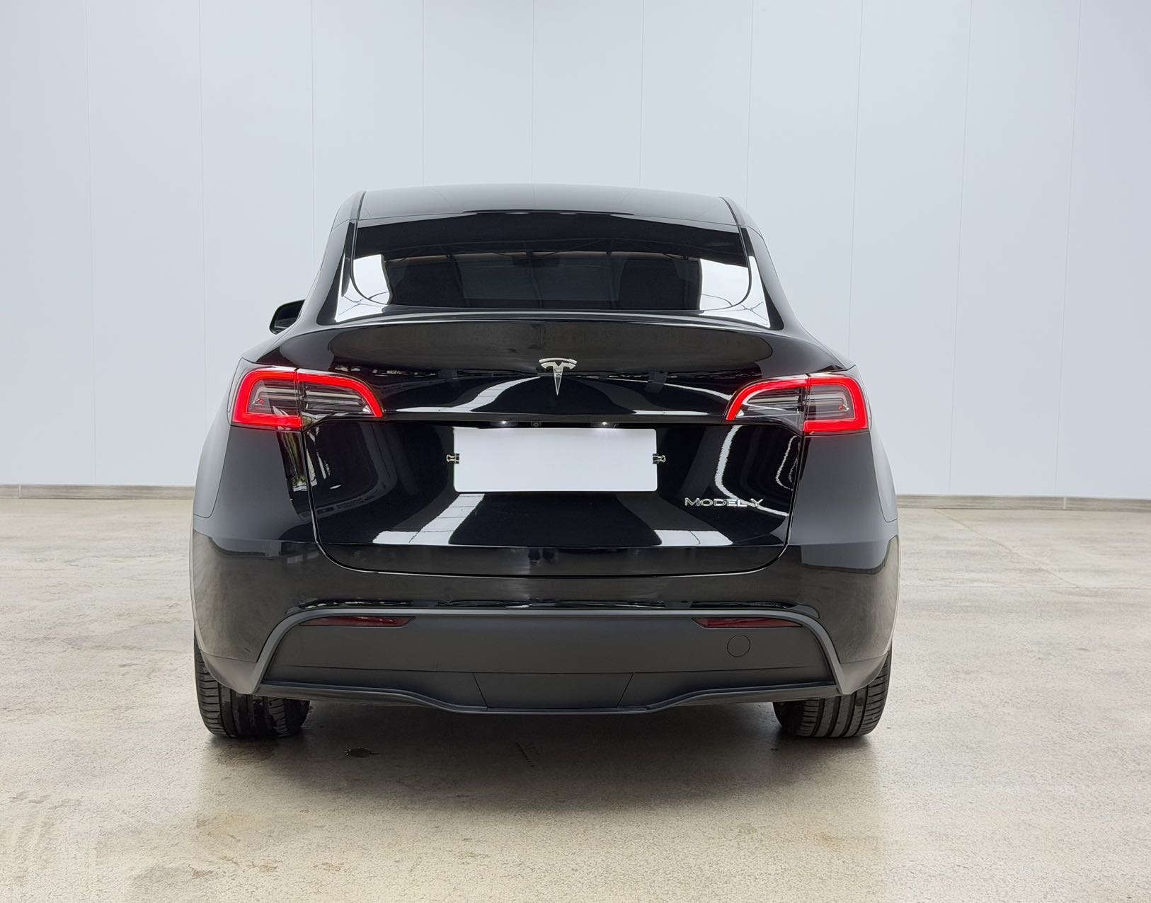 Tesla Model Y 2023 car image #3