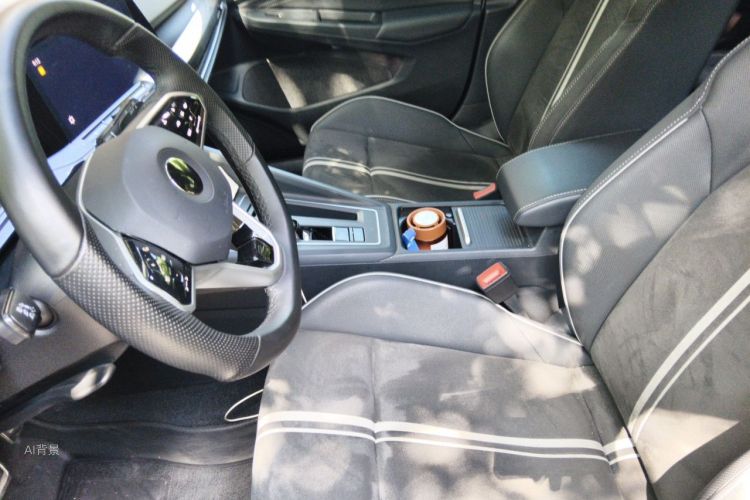 Volkswagen Golf 2023 car image #17