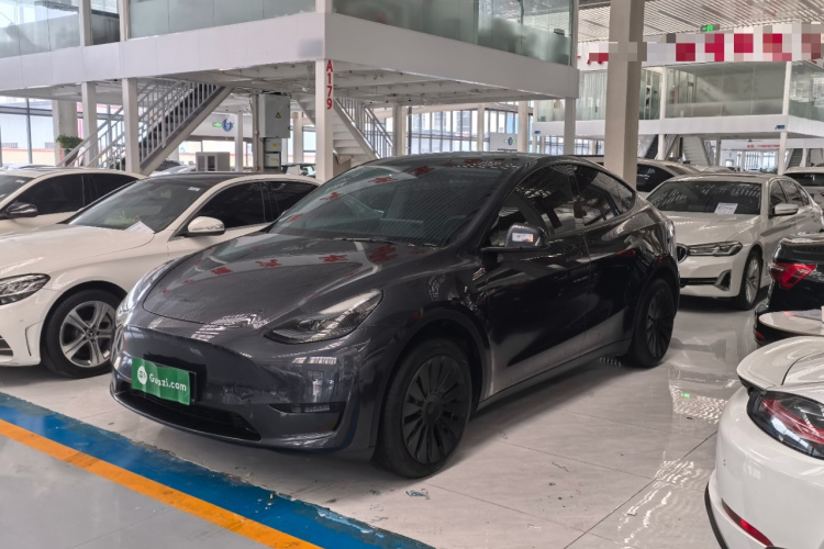 Tesla Model Y 2024 #2 Tesla Model Y 2024 car image #2