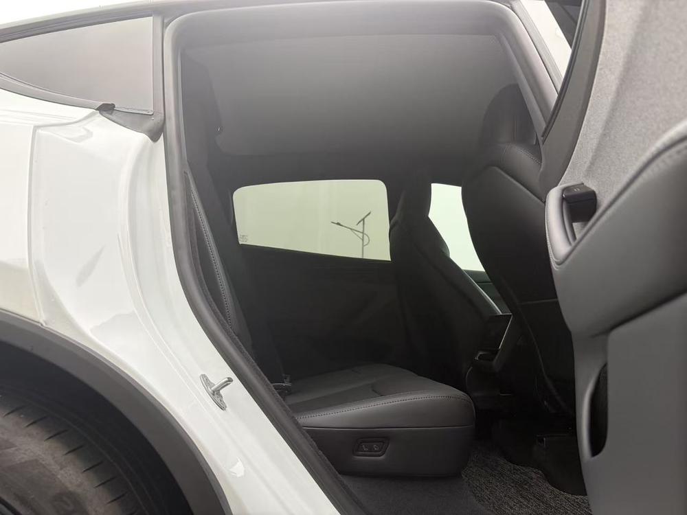 Tesla Model Y 2026 #9 Tesla Model Y 2026 صورة سيارة #9