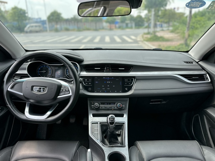 2019 car image #8