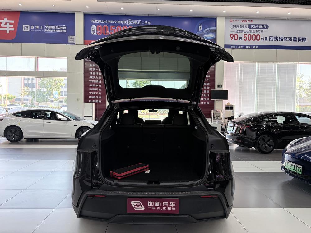 Tesla Model Y 2026 #8 Tesla Model Y 2026 car image #8