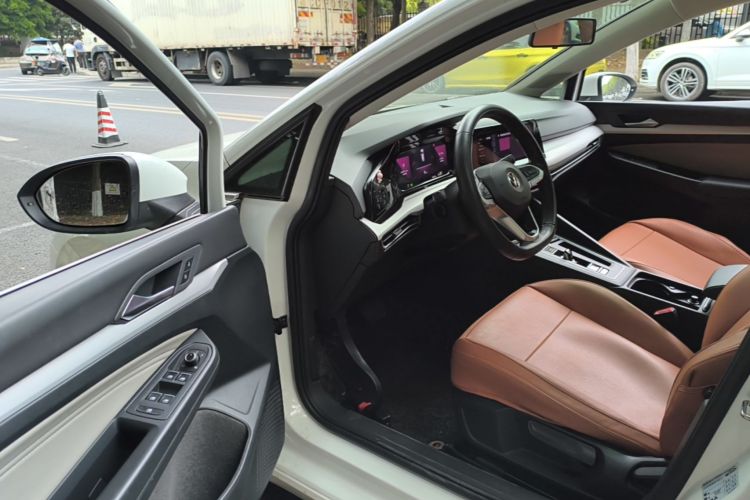 Volkswagen Golf 2021 car image #16