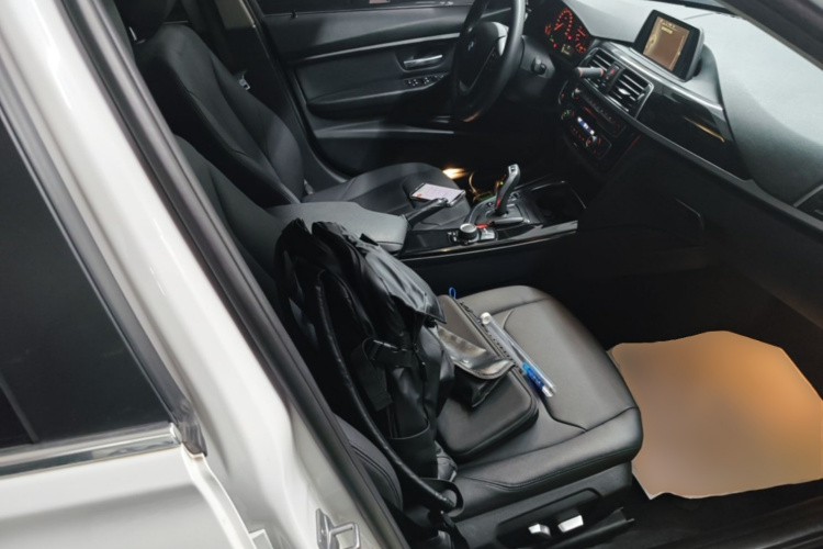BMW 3 Series 2017 car image #25