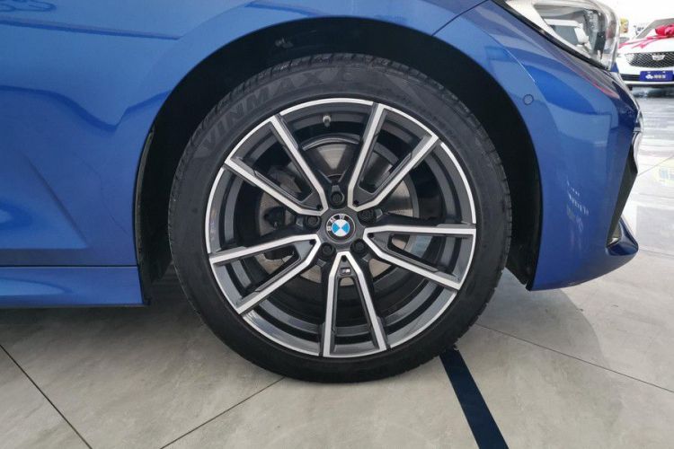 BMW 3 Series 2020 car image #6