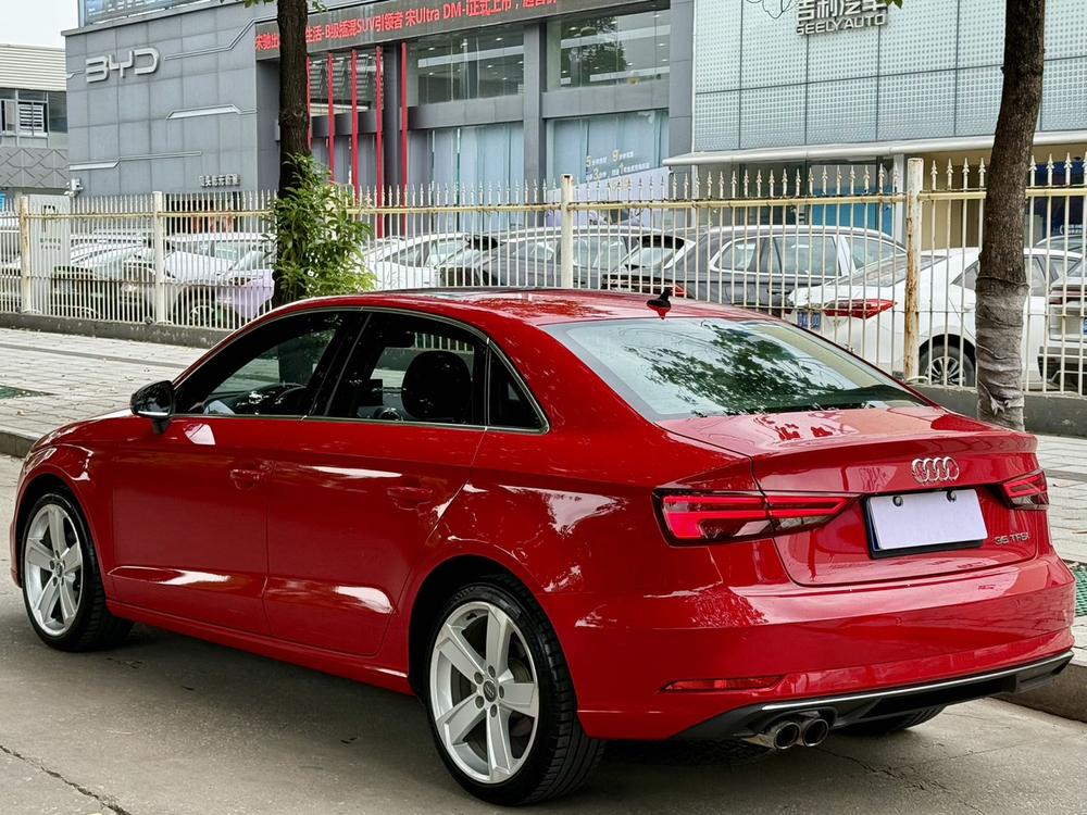 Audi A3 2018 car image #3