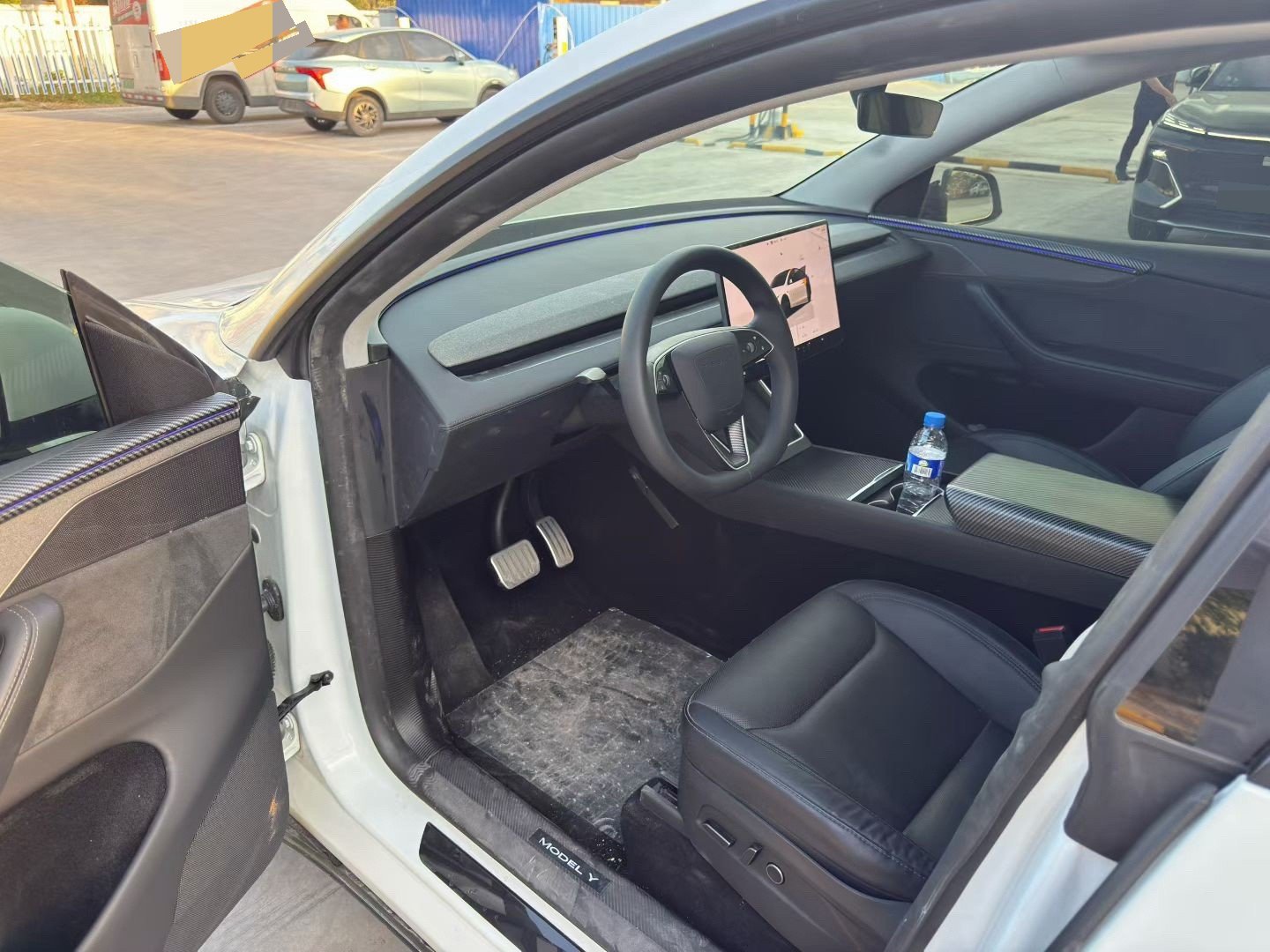 Tesla Model Y 2025 car image #5