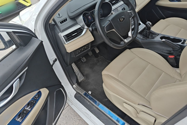 GEELY Emgrand 2018 car image #16