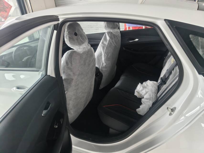 GEELY Binray 2026 image de voiture #7