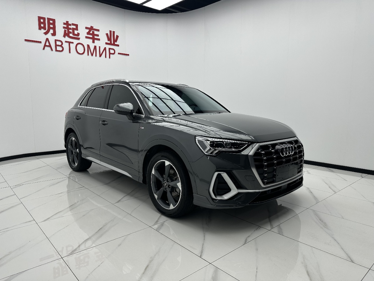 Audi Q3 2022 car image #3