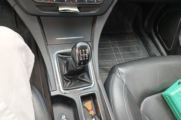 GEELY Emgrand 2017 car image #14