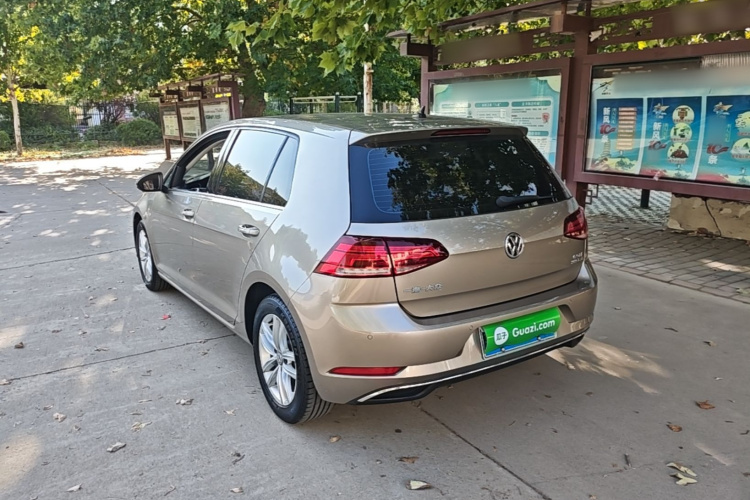 Volkswagen Golf 2019 car image #5