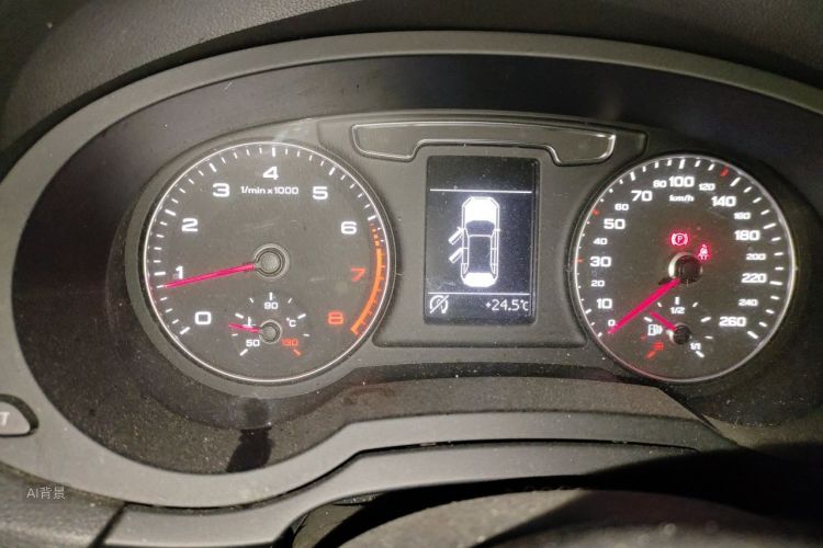 Audi Q3 2018 car image #13