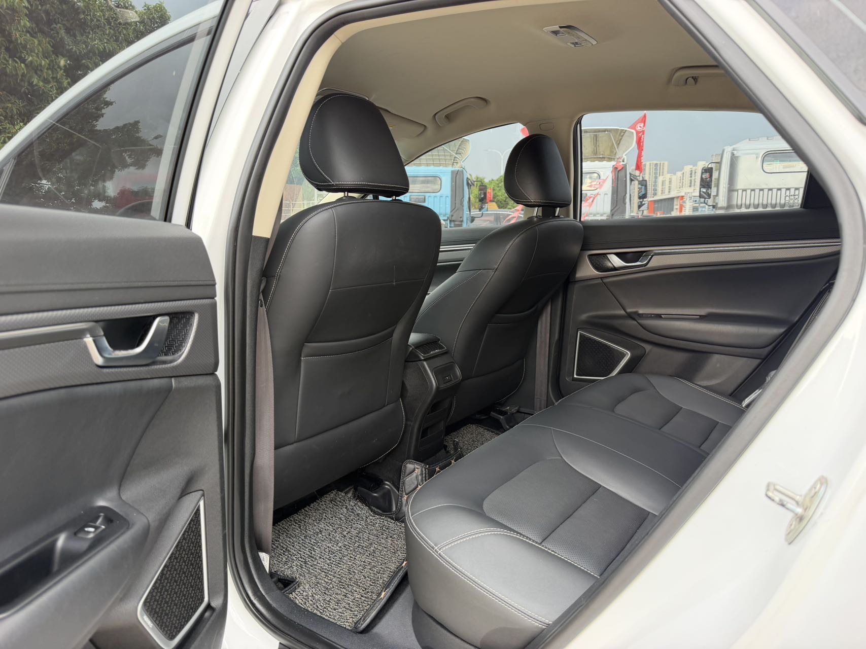 GEELY Emgrand GS 2017 car image #5