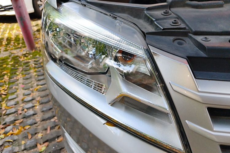 Volkswagen Santana 2015 car image #8