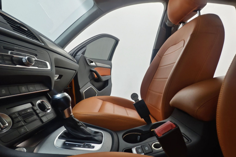Audi Q3 2015 car image #13