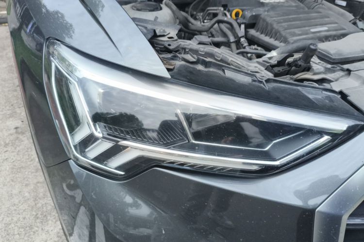Audi Q3 2020 car image #8