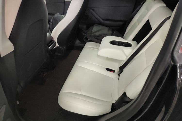 Tesla Model Y 2021 #17 Tesla Model Y 2021 car image #17