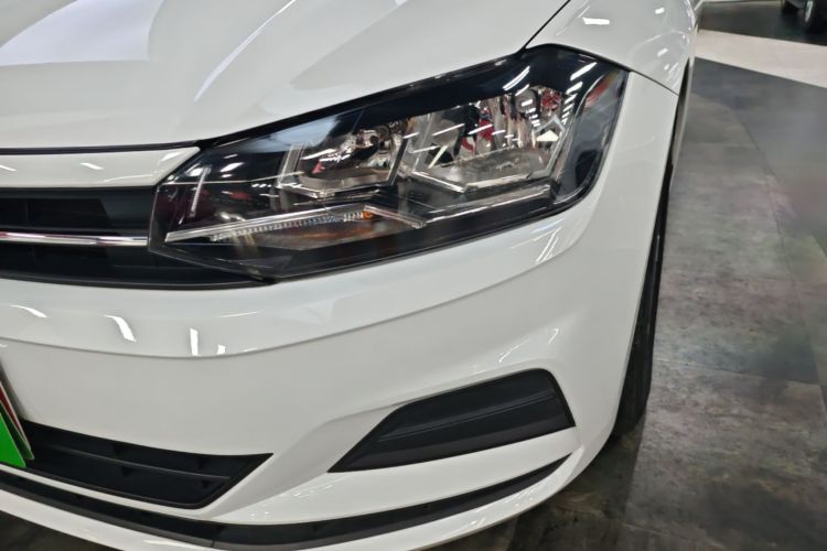 Volkswagen Polo 2022 car image #23