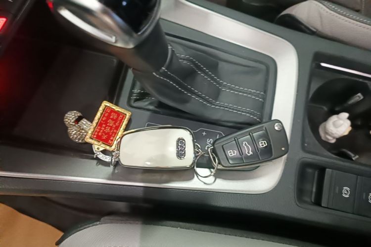 Audi Q3 2019 car image #9