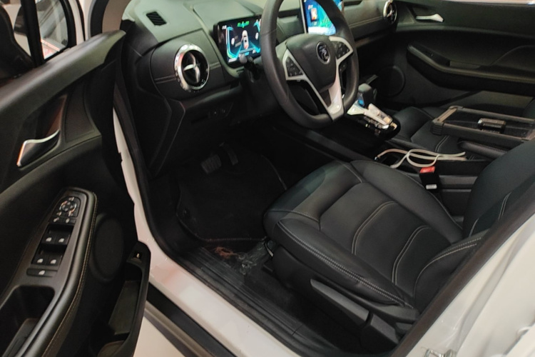 BYD Yuan New Energy 2019 immagine di auto #16