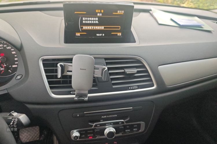 Audi Q3 2018 car image #15