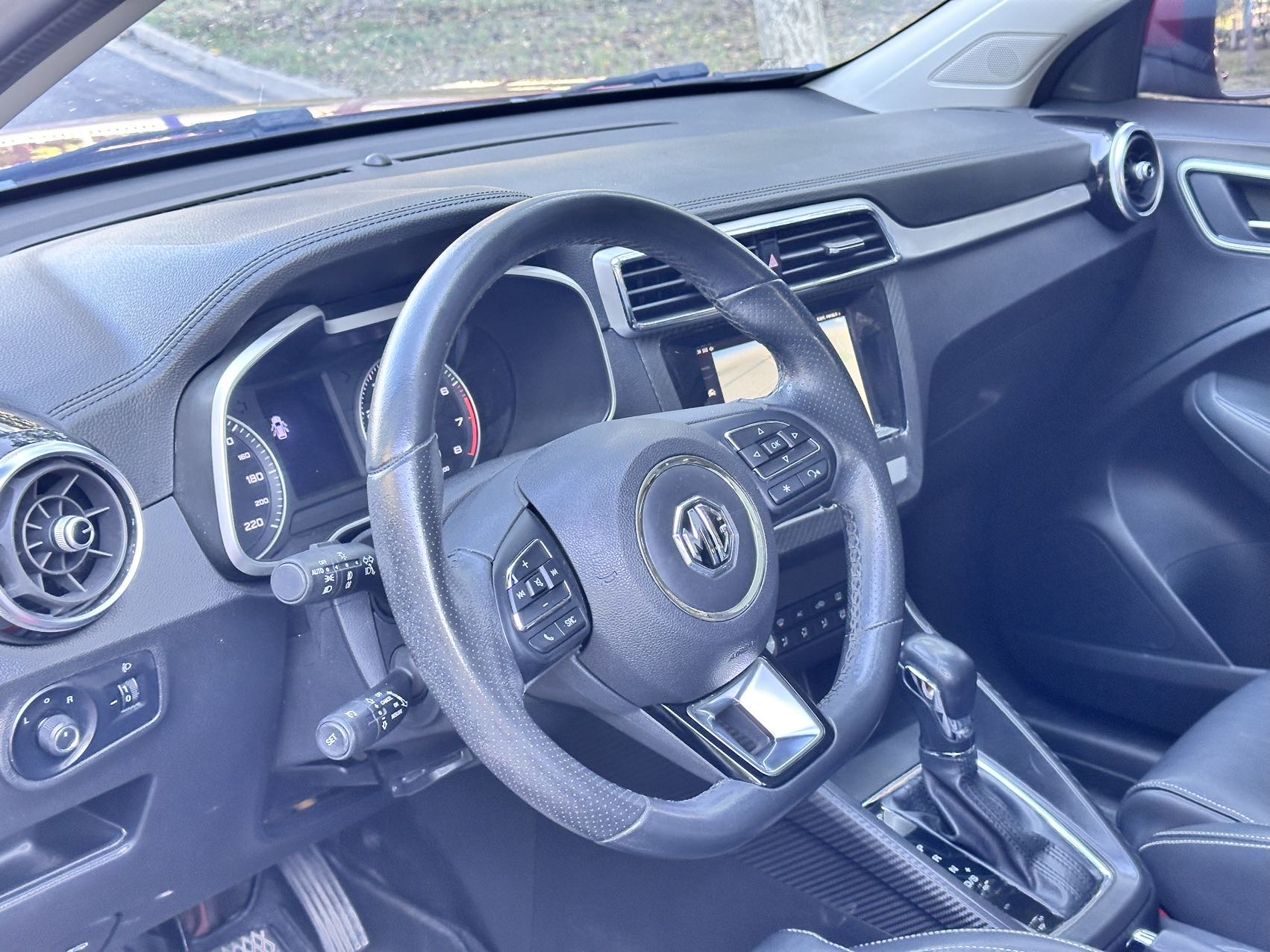 MG ZS 2017 #4 MG ZS 2017 car image #4
