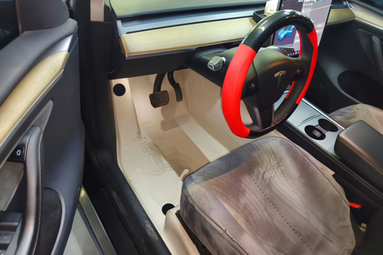Tesla Model Y 2021 #12 Tesla Model Y 2021 car image #12