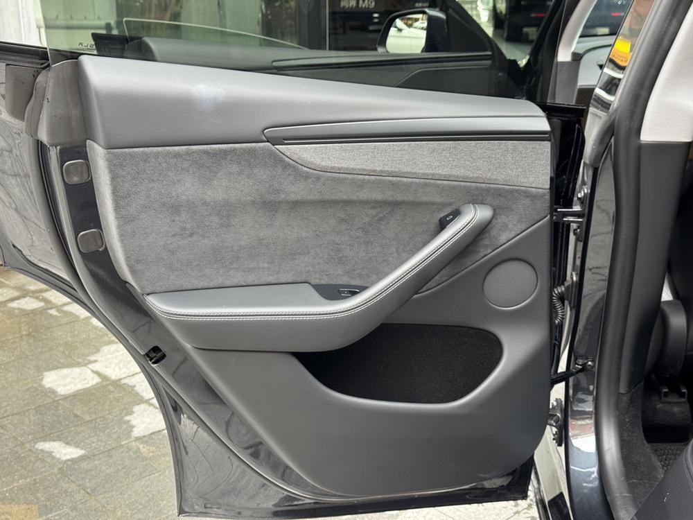 Tesla Model Y 2025 #10 Tesla Model Y 2025 car image #10