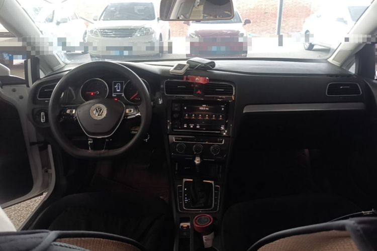 Volkswagen Golf 2019 car image #11
