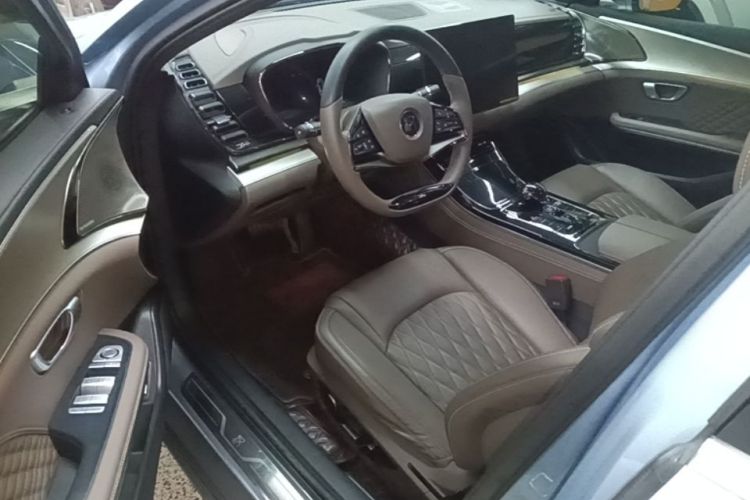 BYD Han 2023 car image #16