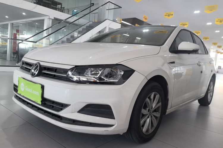 Volkswagen Polo 2022 car image #2