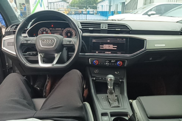 Audi Q3 2024 car image #10