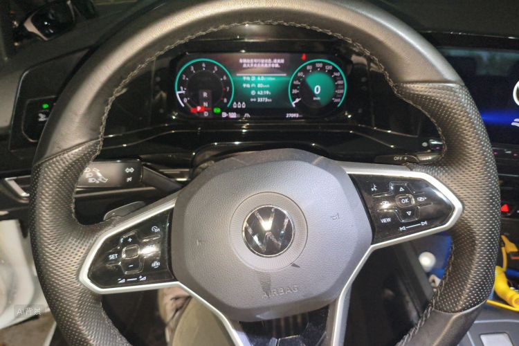 Volkswagen Golf 2023 car image #13